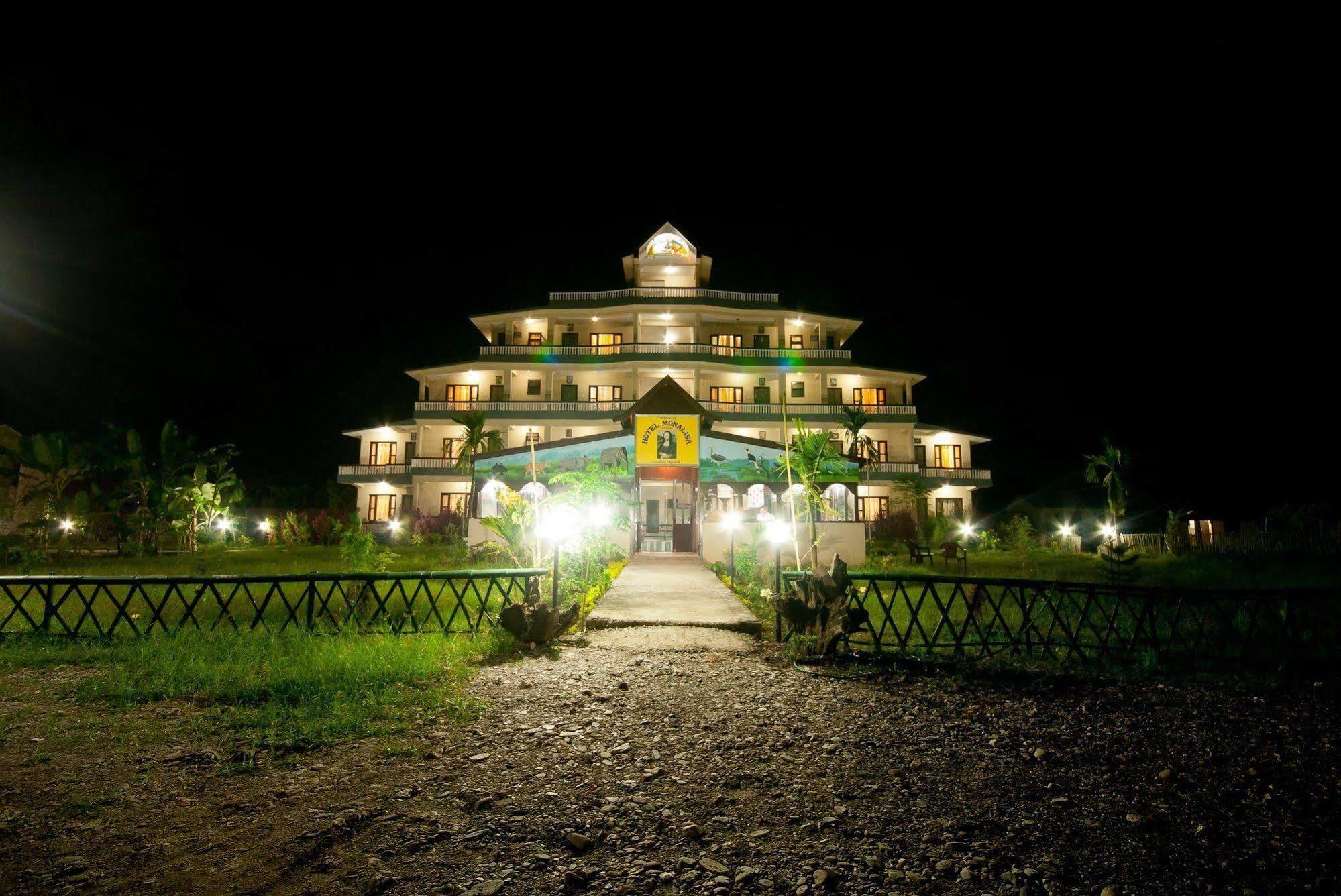 Hotel Monalisa Chitwan Sauraha Exterior photo